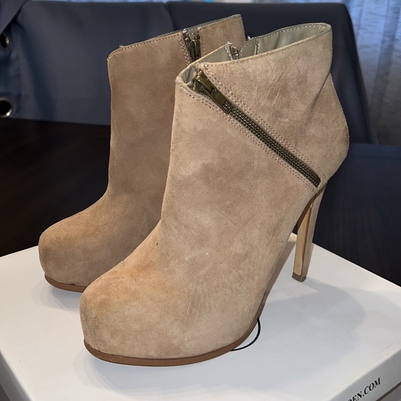 Steve Madden Booties - Picture 2 of 6